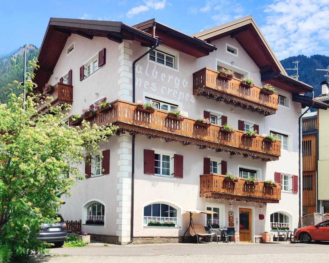 Hotel Nes Crepes Pozza di Fassa Exterior foto