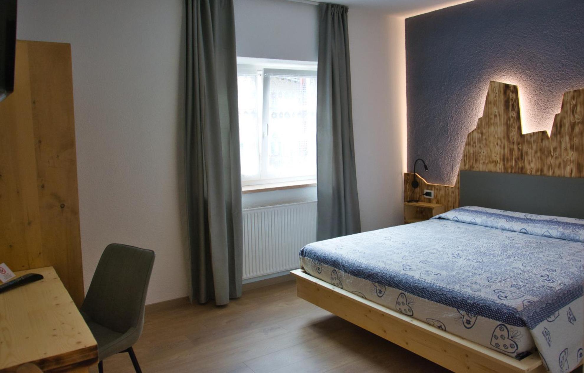 Hotel Nes Crepes Pozza di Fassa Zimmer foto