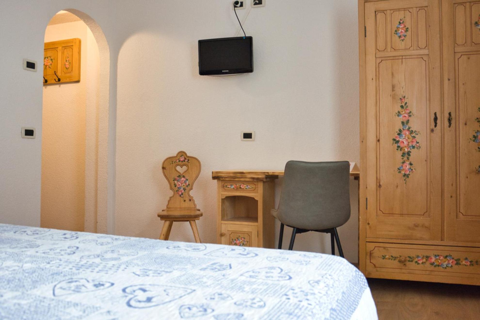 Hotel Nes Crepes Pozza di Fassa Zimmer foto
