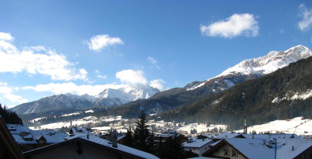 Hotel Nes Crepes Pozza di Fassa Zimmer foto