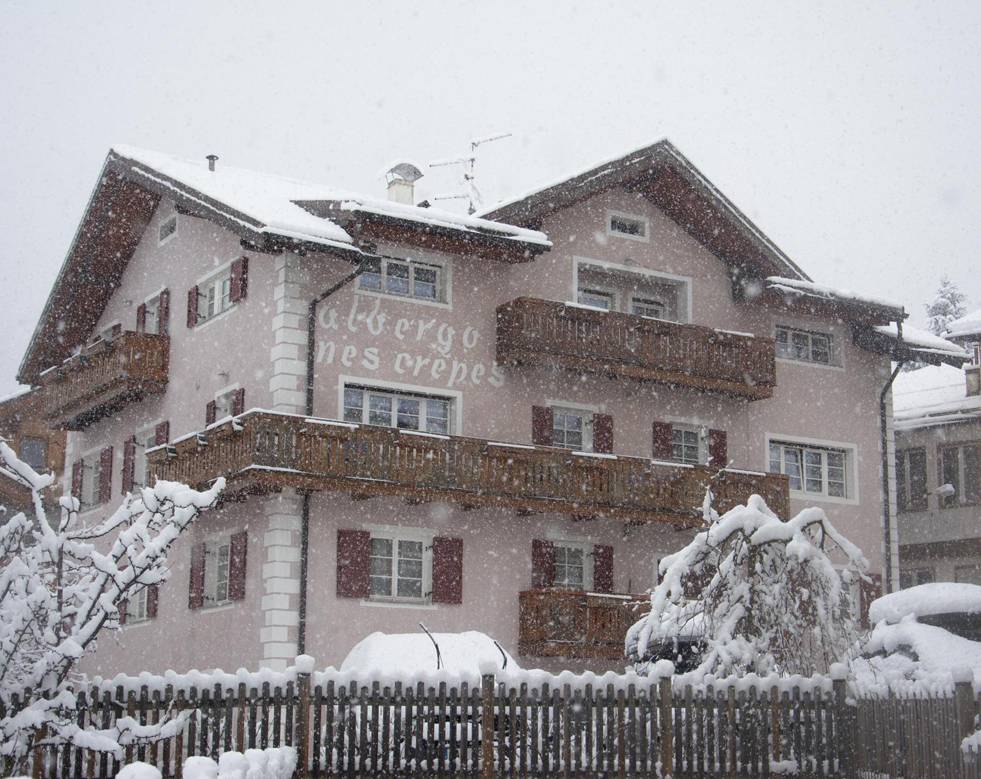 Hotel Nes Crepes Pozza di Fassa Exterior foto