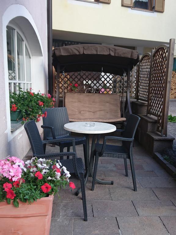 Hotel Nes Crepes Pozza di Fassa Exterior foto