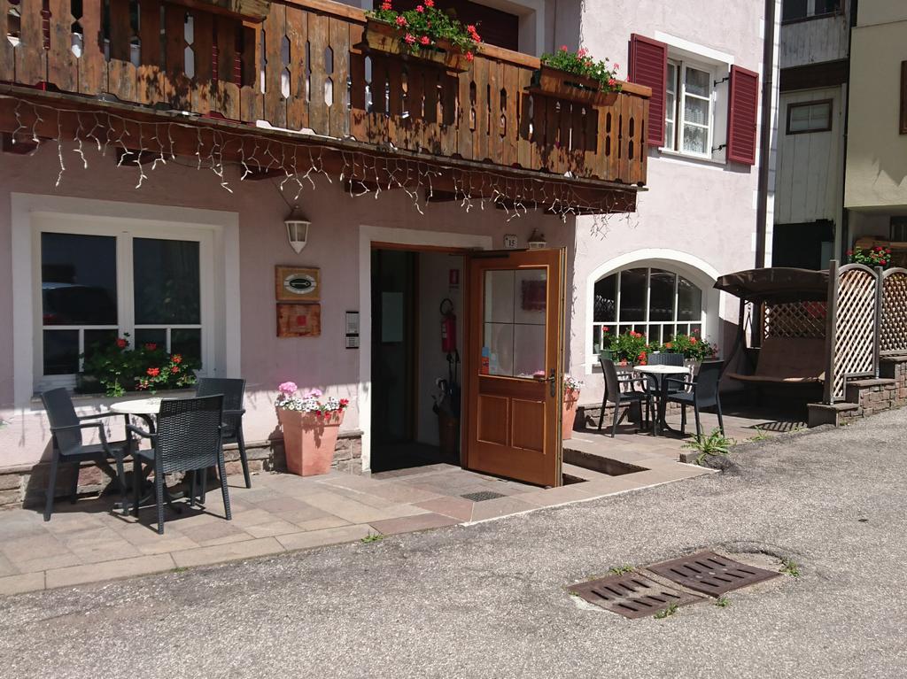 Hotel Nes Crepes Pozza di Fassa Exterior foto