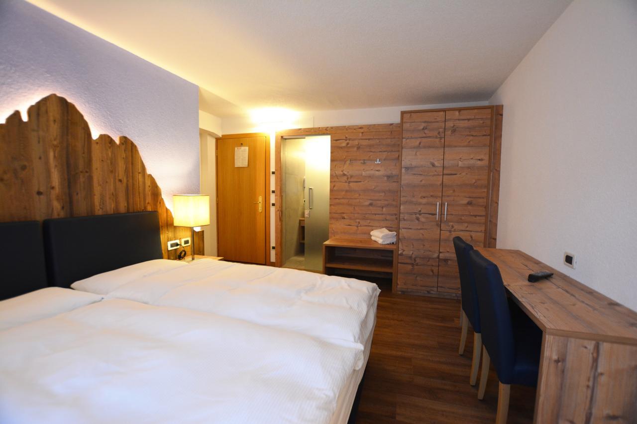 Hotel Nes Crepes Pozza di Fassa Exterior foto