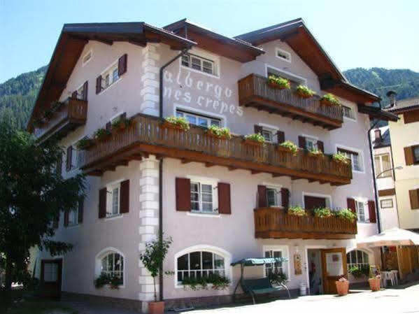 Hotel Nes Crepes Pozza di Fassa Exterior foto