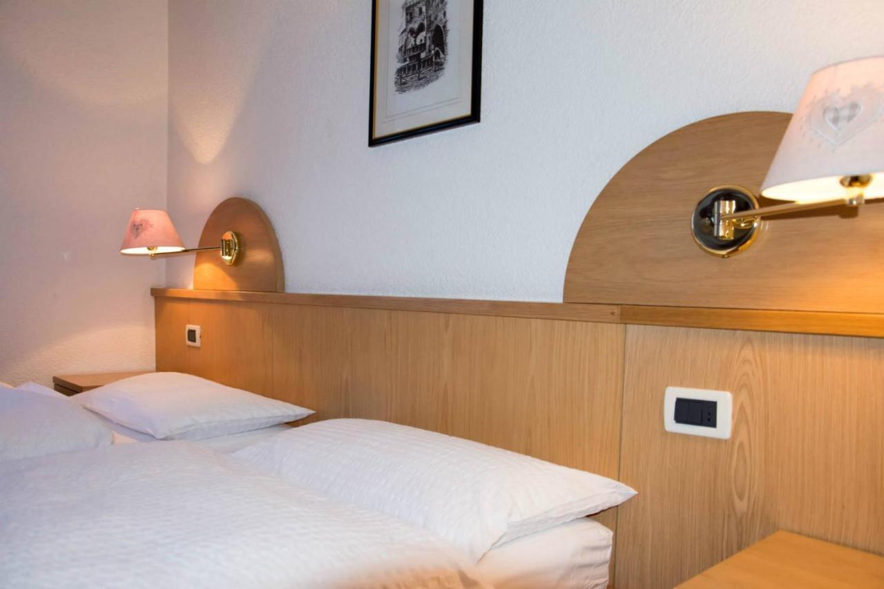 Hotel Nes Crepes Pozza di Fassa Exterior foto