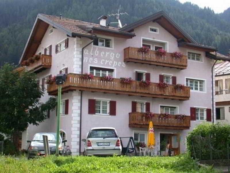 Hotel Nes Crepes Pozza di Fassa Exterior foto